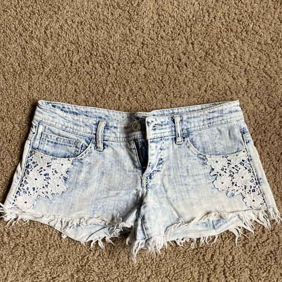 Embroidered Light Wash Jean Shorts - Picture 2 of 5